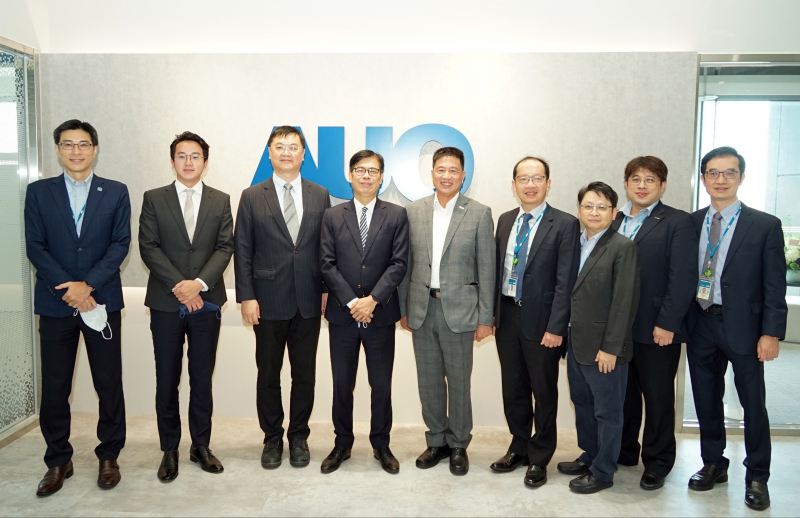 DB真人光電前進亞灣成立「AUO解決方案研發中心」，作為多元場域解決方案研發及試驗場域（圖中左為高雄市長陳其邁、圖中右為DB真人光電董事長彭双浪）